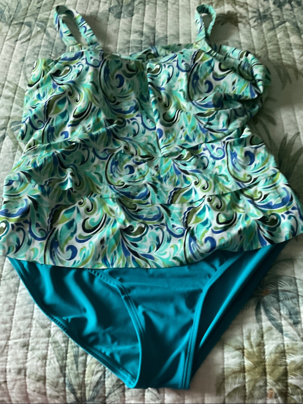 NWOT SUSAN GRAVER Women’s Teal & Aqua Patterned Ruffle Tankini Set